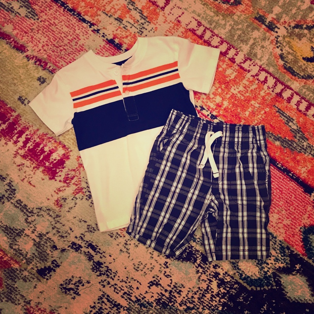 5/$25 - Boys White/Orange/Navy Outfit  - sz 5